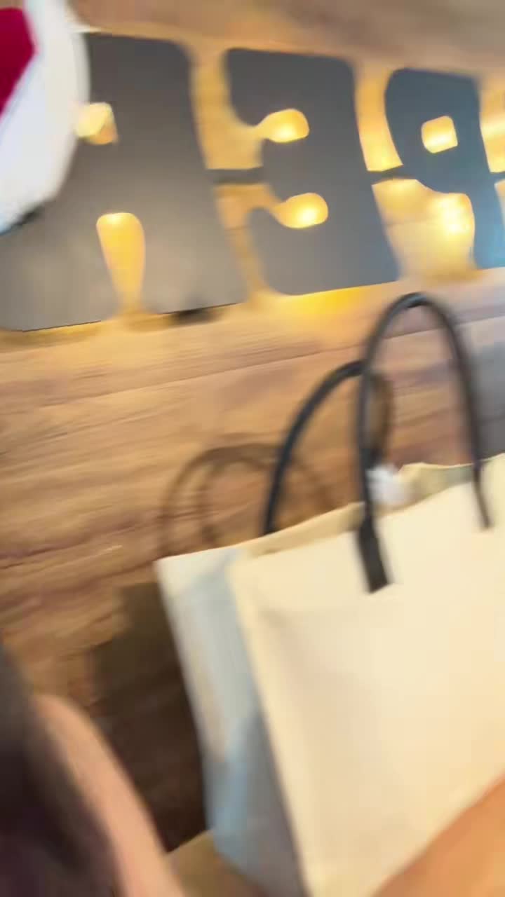 Tiên Nguyễn giản dị cười đùa cùng gia đình